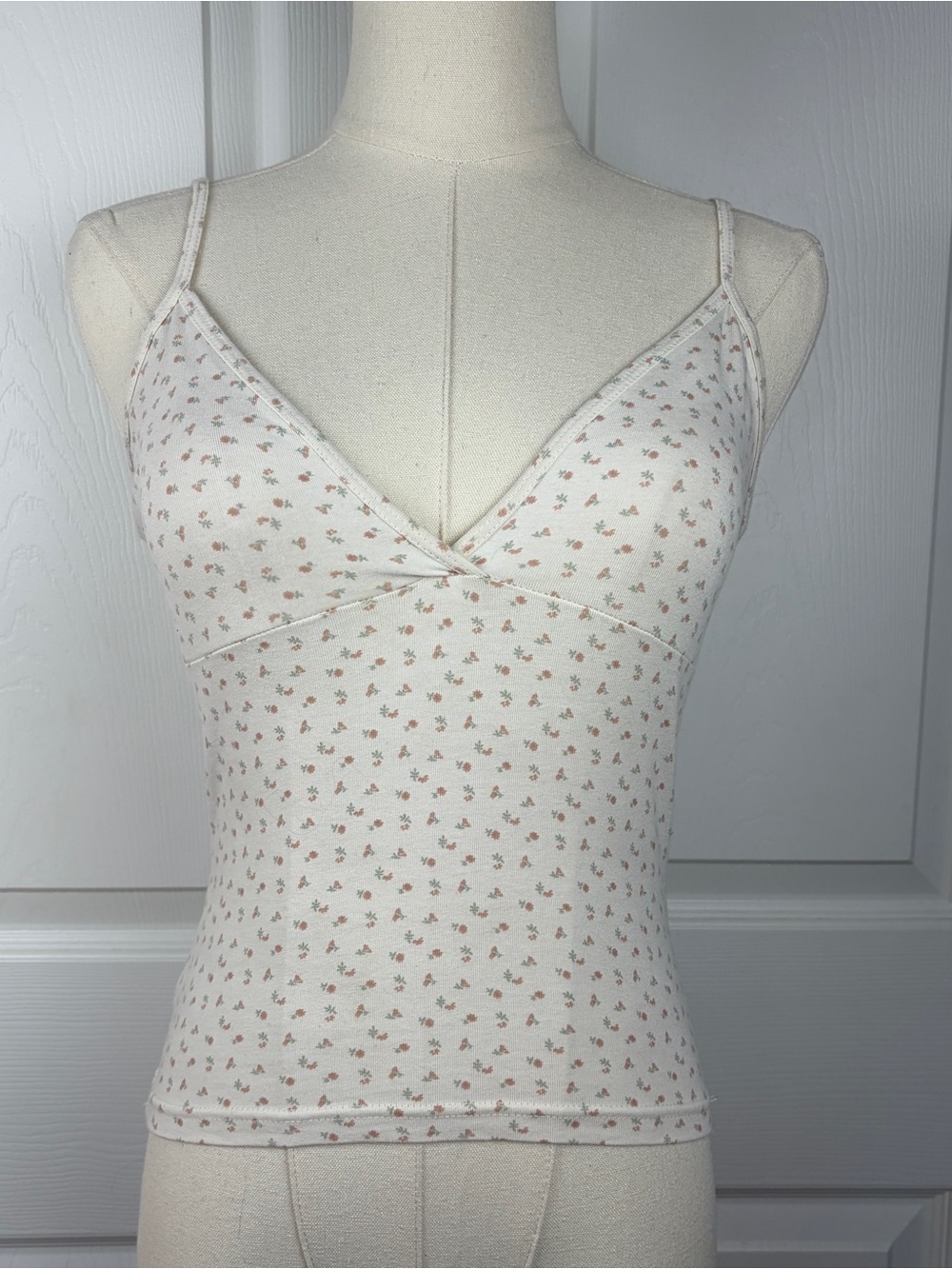 Brandy Melville Women’s Cream Floral V-Neck Cami Tank Top